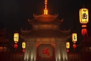 《雪线以上》高海拔雪坡与登山绳索细节